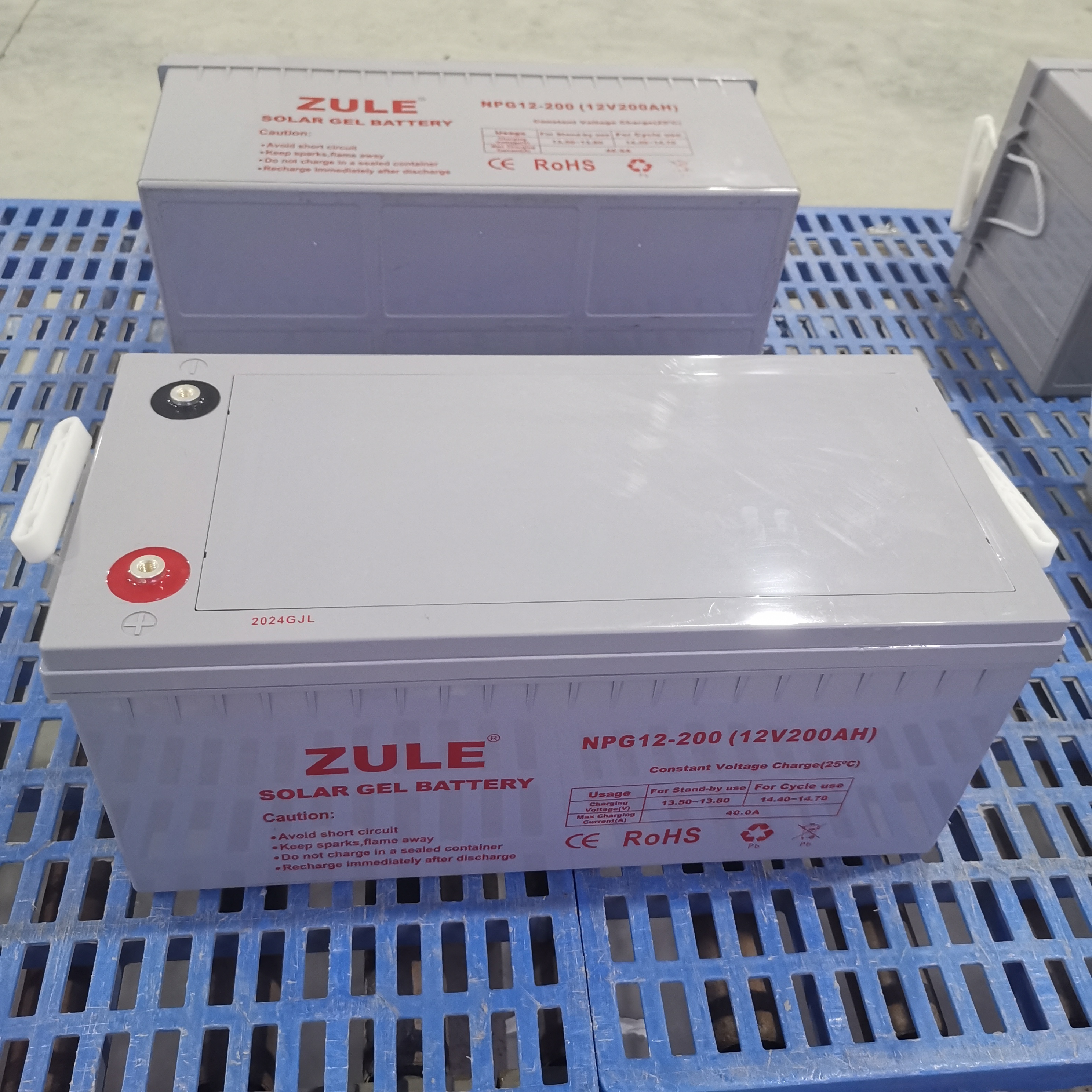 Sales channels for deep-cycle gel batteries Canais de vendas para baterias de gel de ciclo profundo