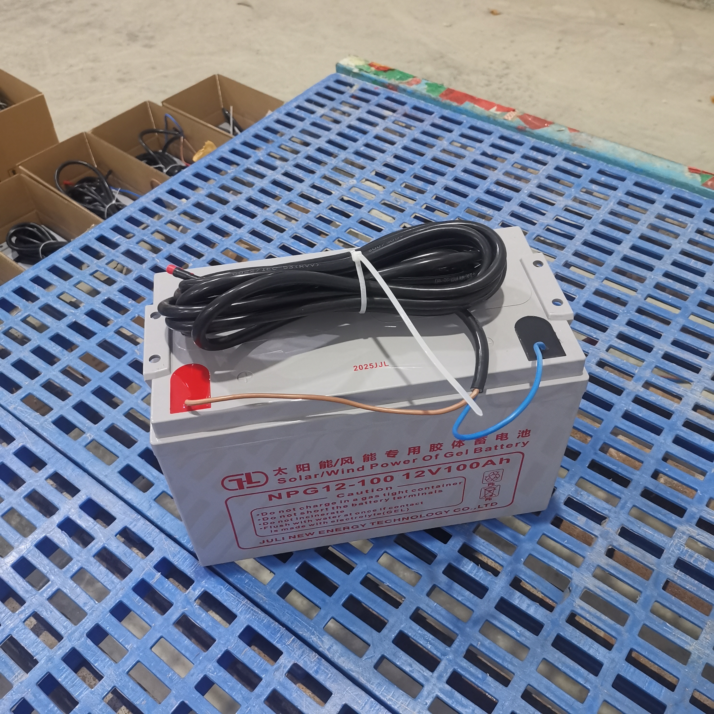 Retailer of deep-cycle gel batteries Varejista de baterias de gel de ciclo profundo