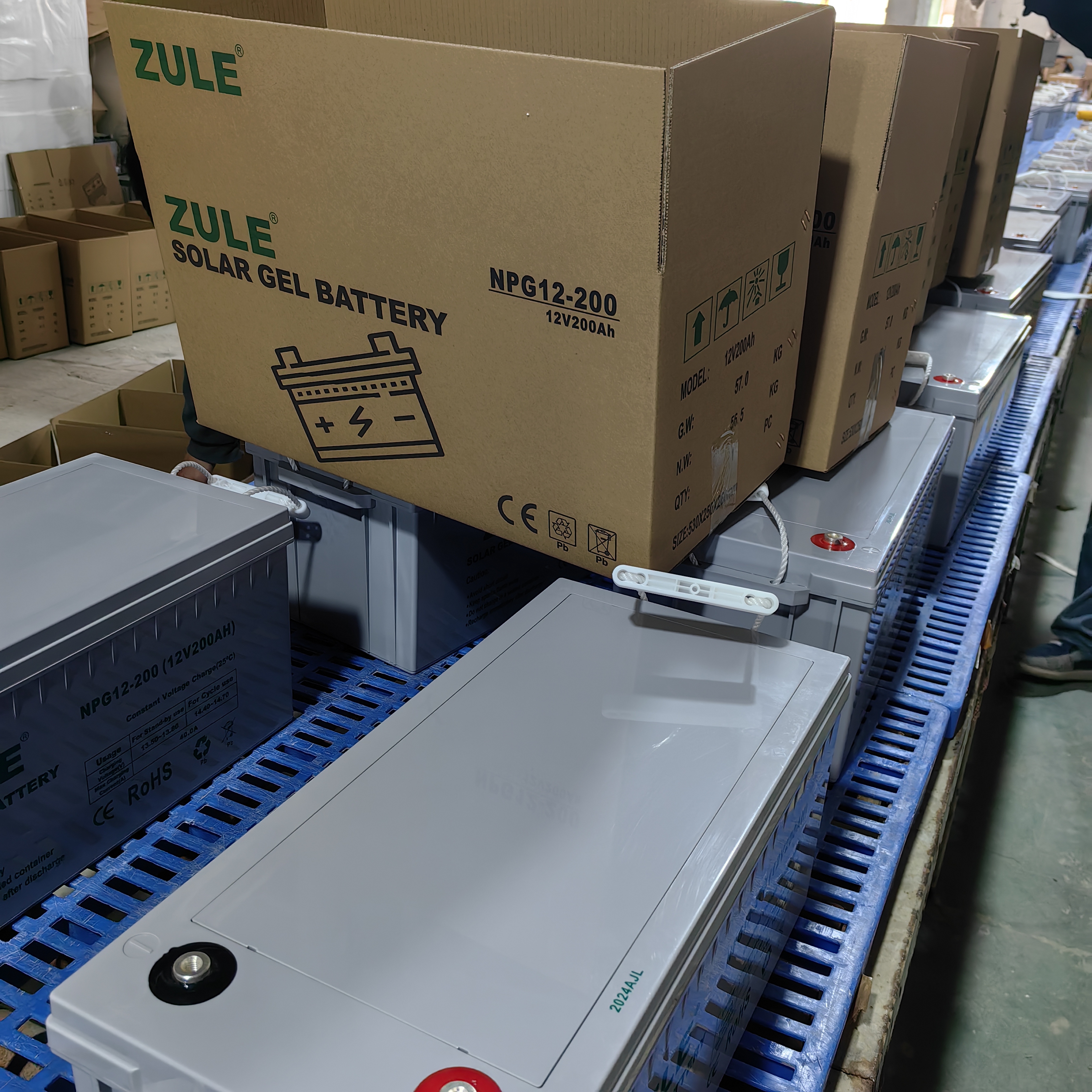 A bateria solar de chumbo-ácido tem uma longa vida útil de 3.000 ciclos 12V200ah bateria recarregável de armazenamento de energia doméstica