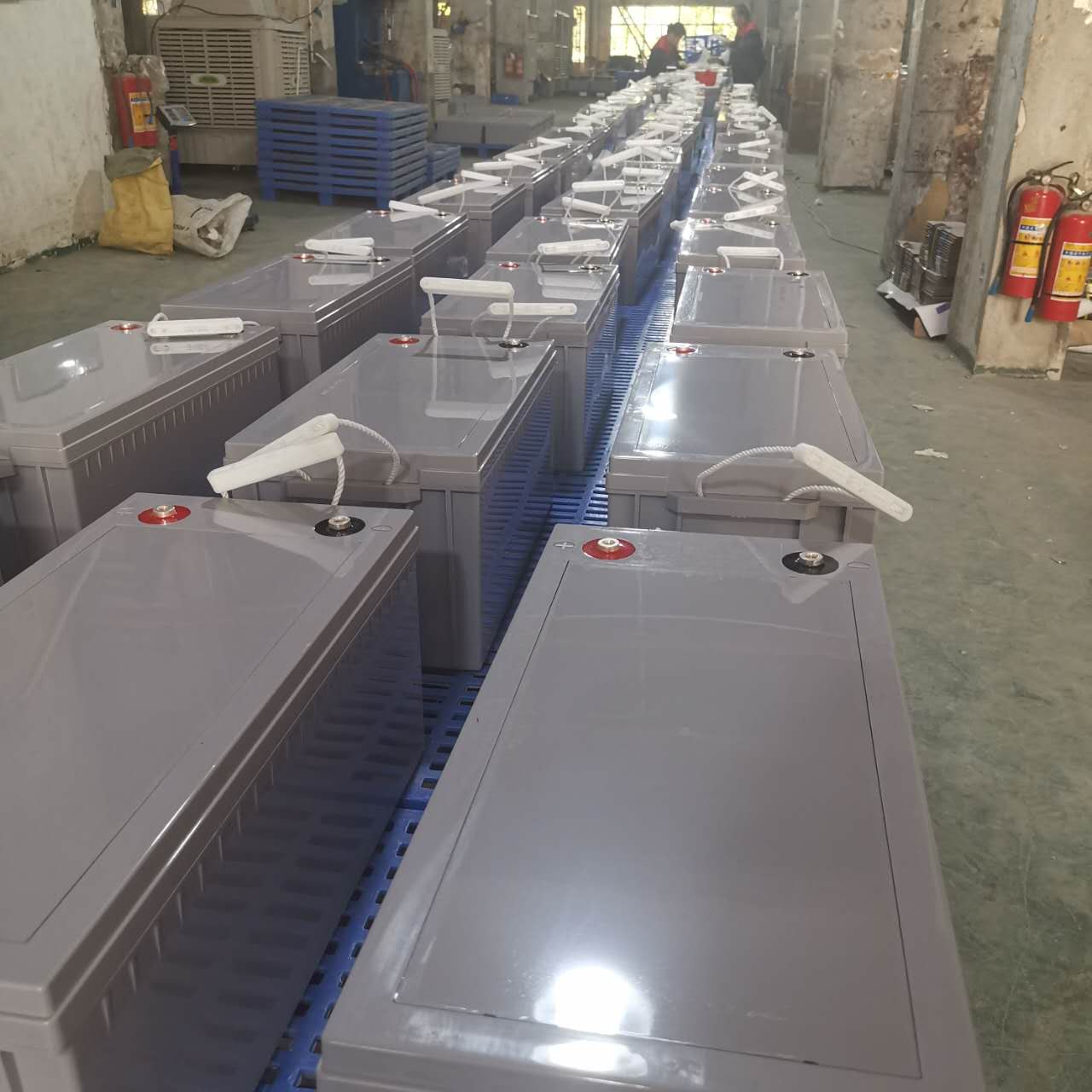 A bateria solar de chumbo-ácido tem uma longa vida útil de 3.000 ciclos 12V200ah bateria recarregável de armazenamento de energia doméstica