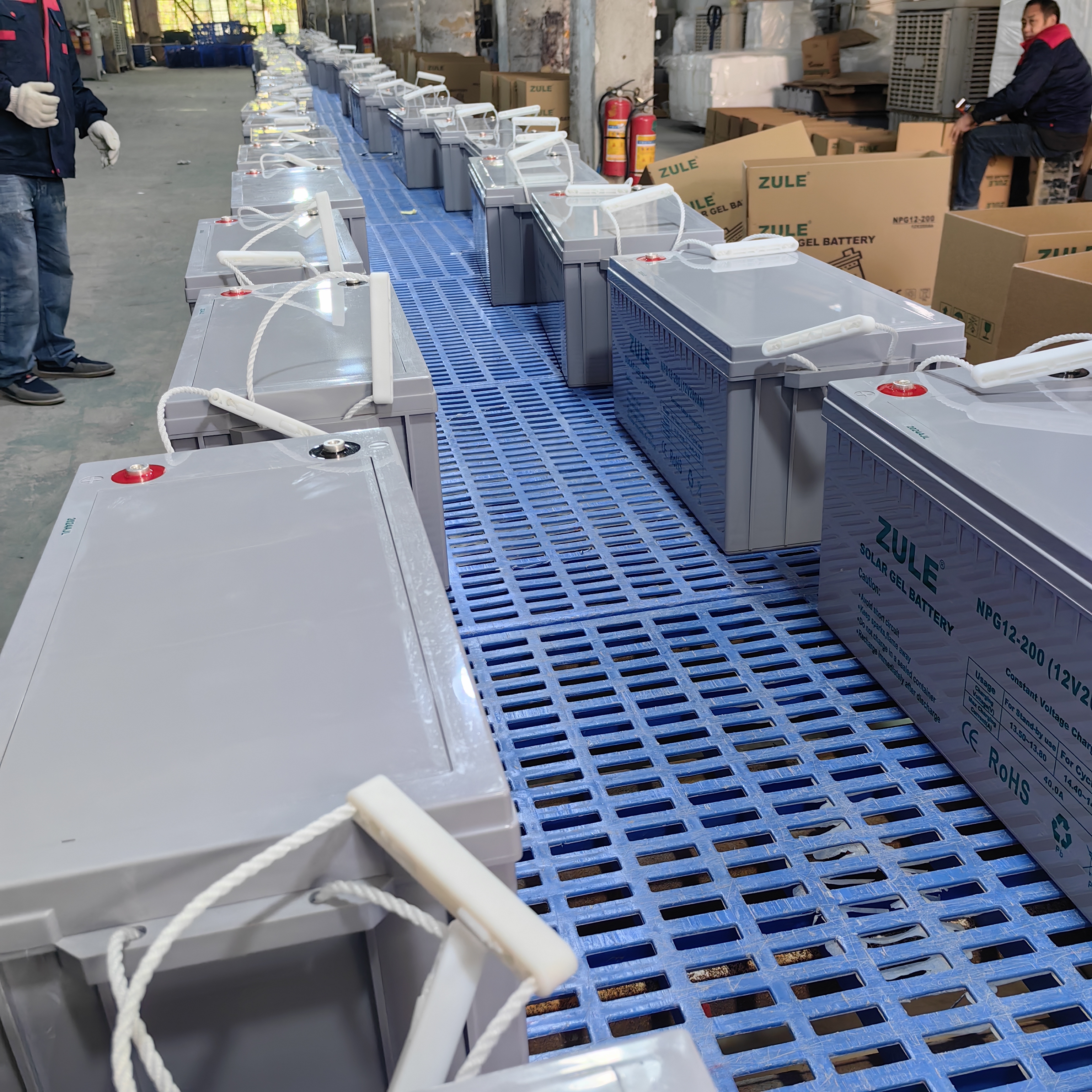 A bateria solar de chumbo-ácido tem uma longa vida útil de 3.000 ciclos 12V200ah bateria recarregável de armazenamento de energia doméstica