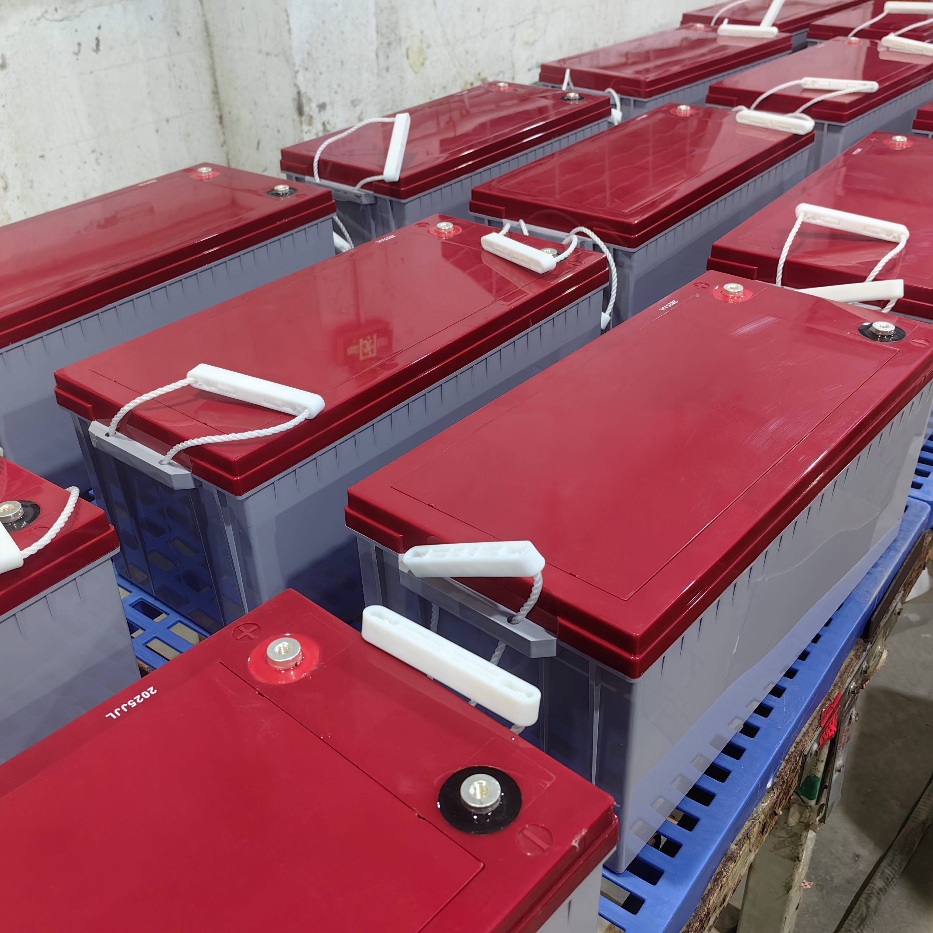 A bateria de armazenamento de energia em gel 12v200AH é uma combinação perfeita de baterias de alto desempenho e baterias de armazenamento duráveis