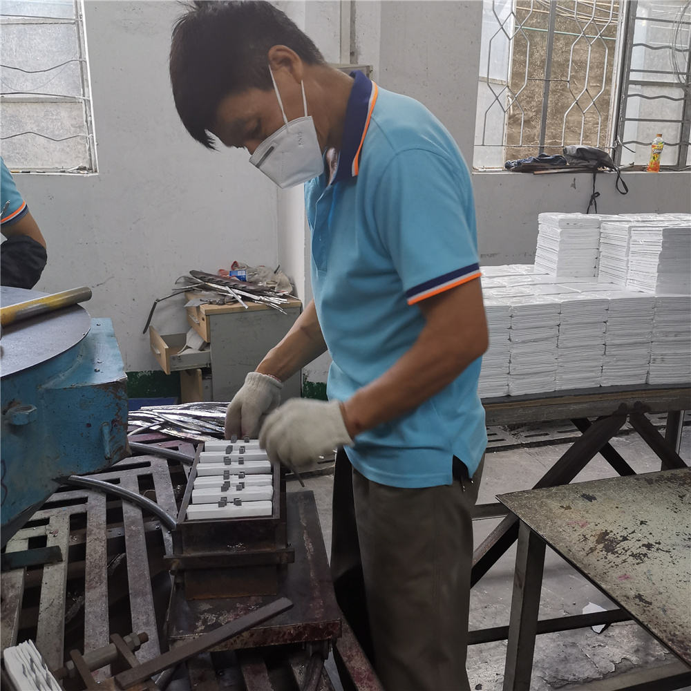 China barato ciclo profundo longa vida 2V2000Ah bateria recarregável bateria de gel solar tipos de baterias para painéis solares