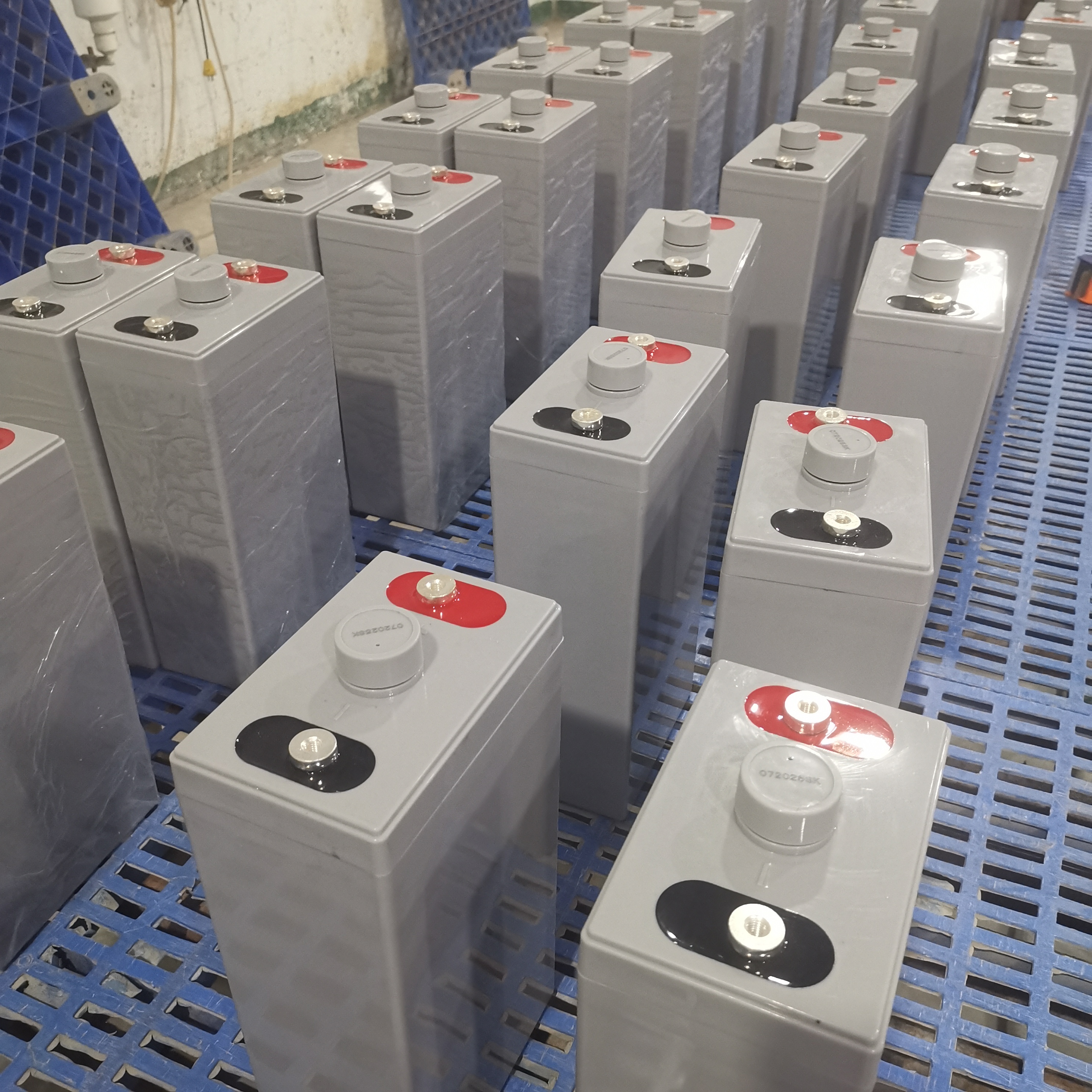 Ciclo profundo de alto desempenho 2V 200H Bateria para uso industrial Bateria de geração de energia segura e eficiente