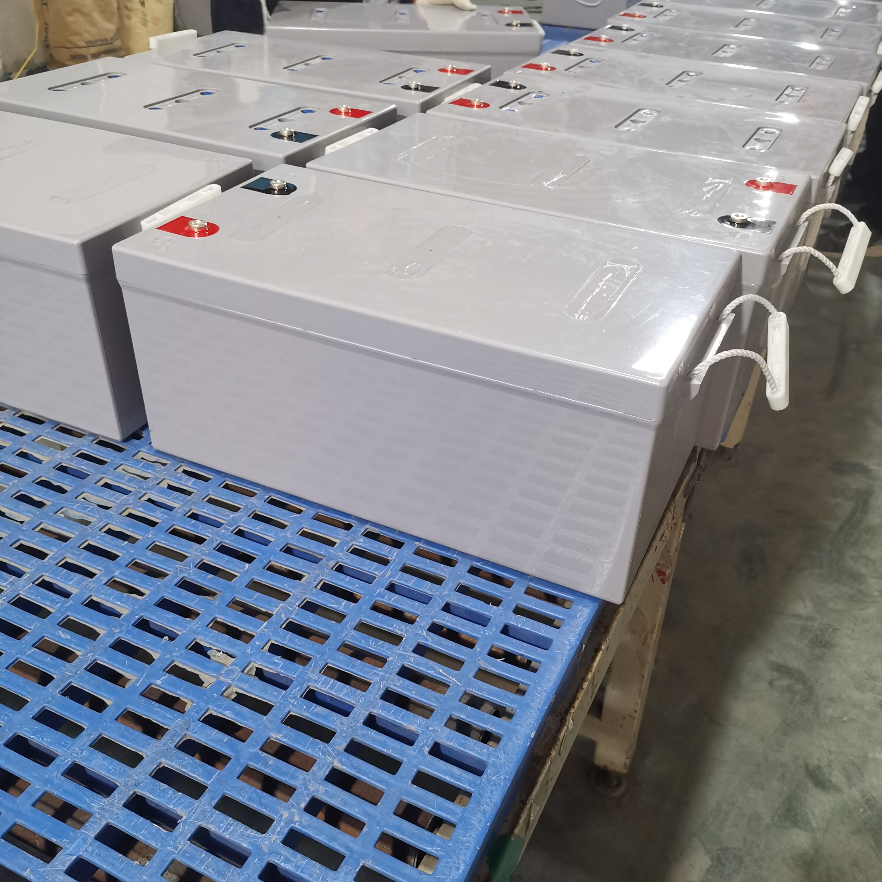 Uma bateria de armazenamento doméstico de 12v250AH, eficiente e de longa data para engenharia fotovoltaica solar