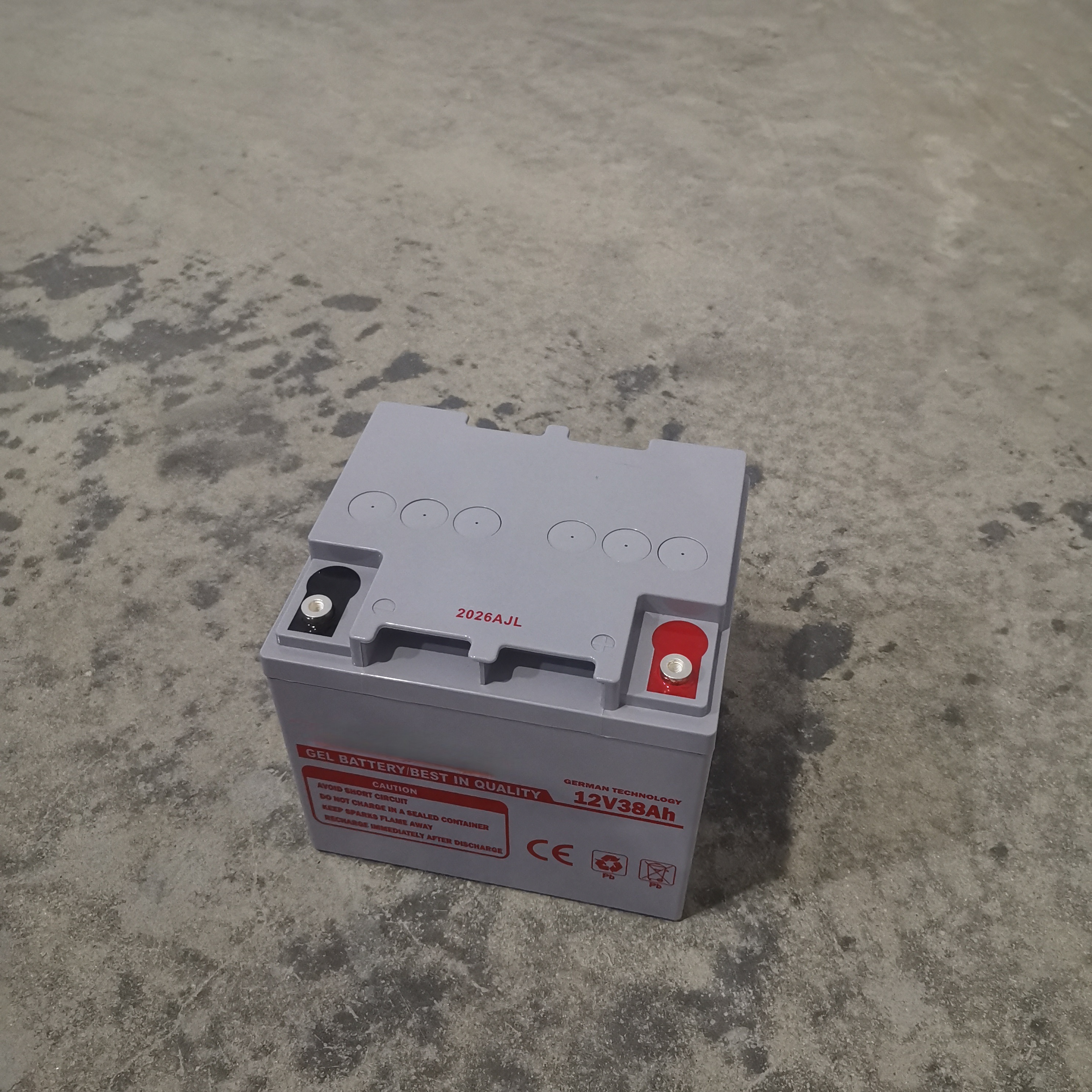 Bateria 12V 38AH | Ideal para pequenos sistemas solares e iluminação doméstica fora da rede