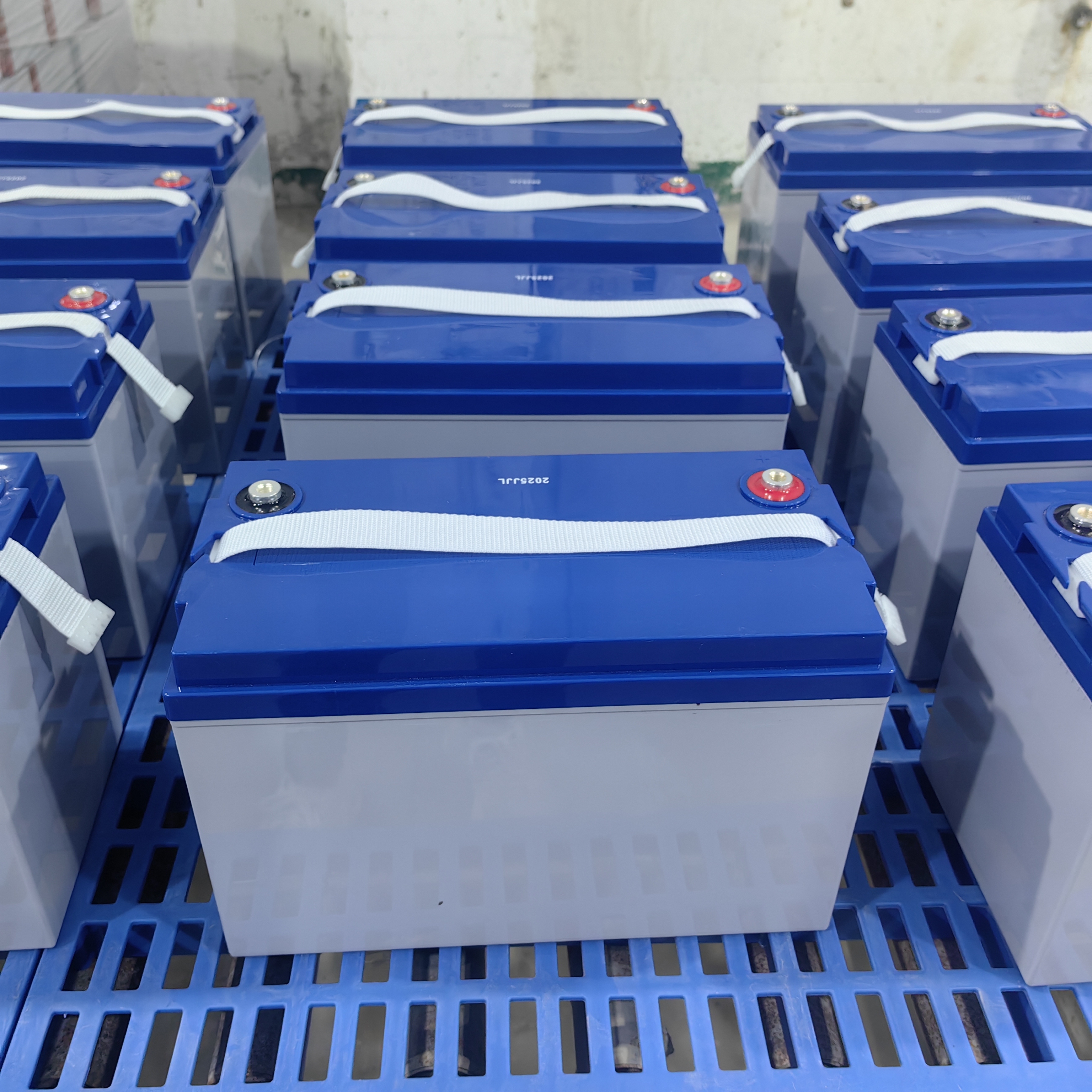 Bateria de gel 12V 100AH ​​direto da fábrica - resistente a intempéries extremas para armazenamento doméstico de energia solar, personalização ODM aceita