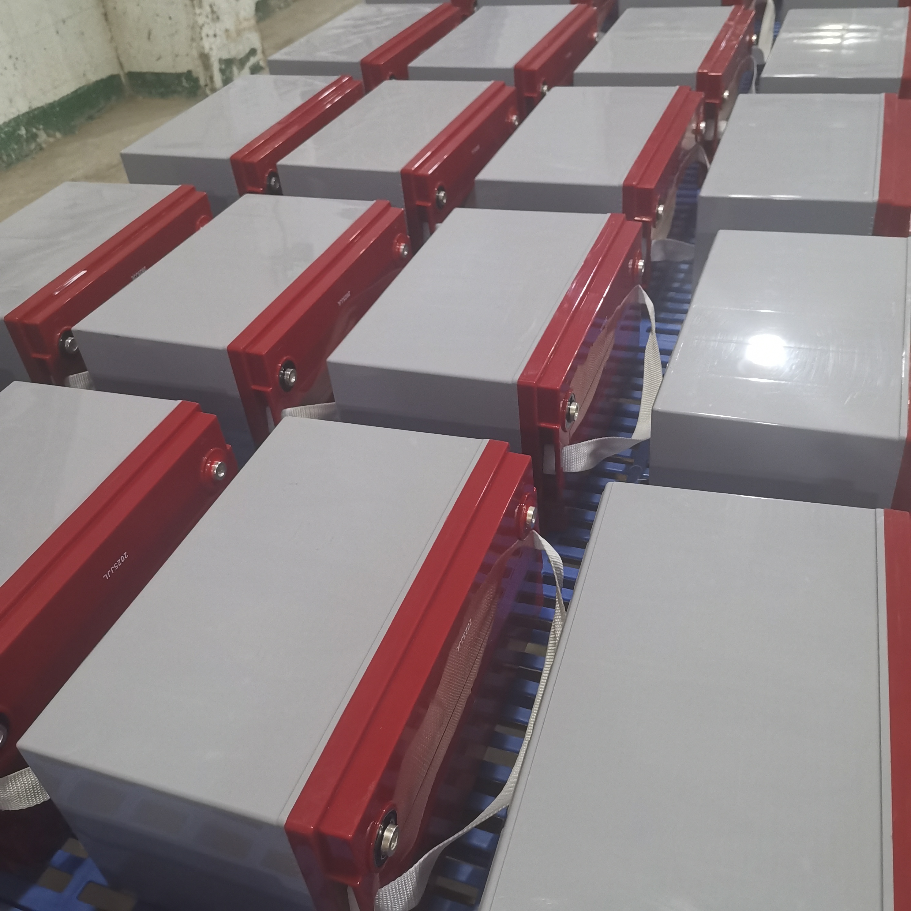 Bateria de gel 12V 100AH ​​direto da fábrica - resistente a intempéries extremas para armazenamento doméstico de energia solar, personalização ODM aceita