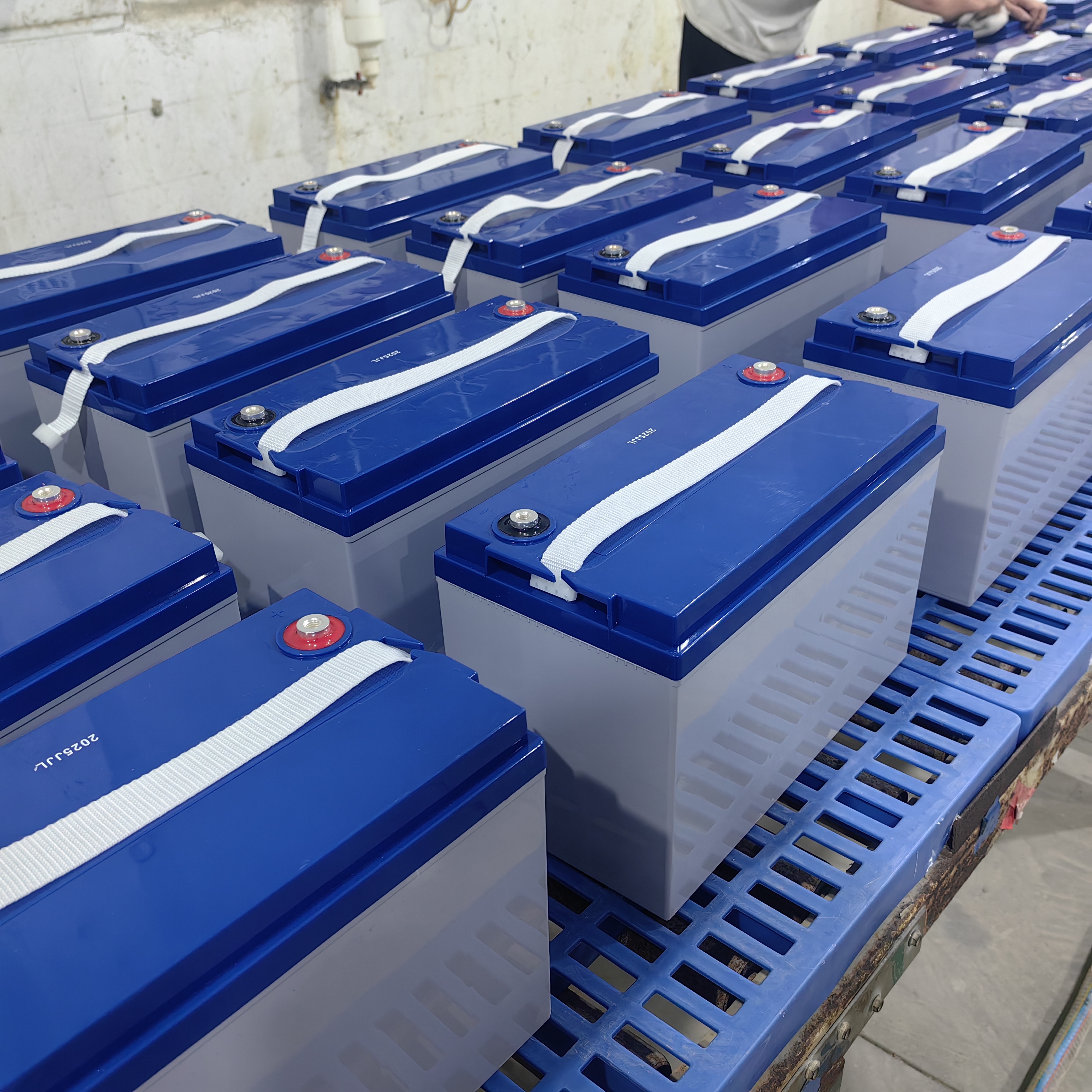 Bateria de gel solar 12V 100Ah direto da fábrica - Bateria de chumbo-ácido de ciclo profundo para sistema solar, logotipo personalizado e OEM/ODM disponíveis