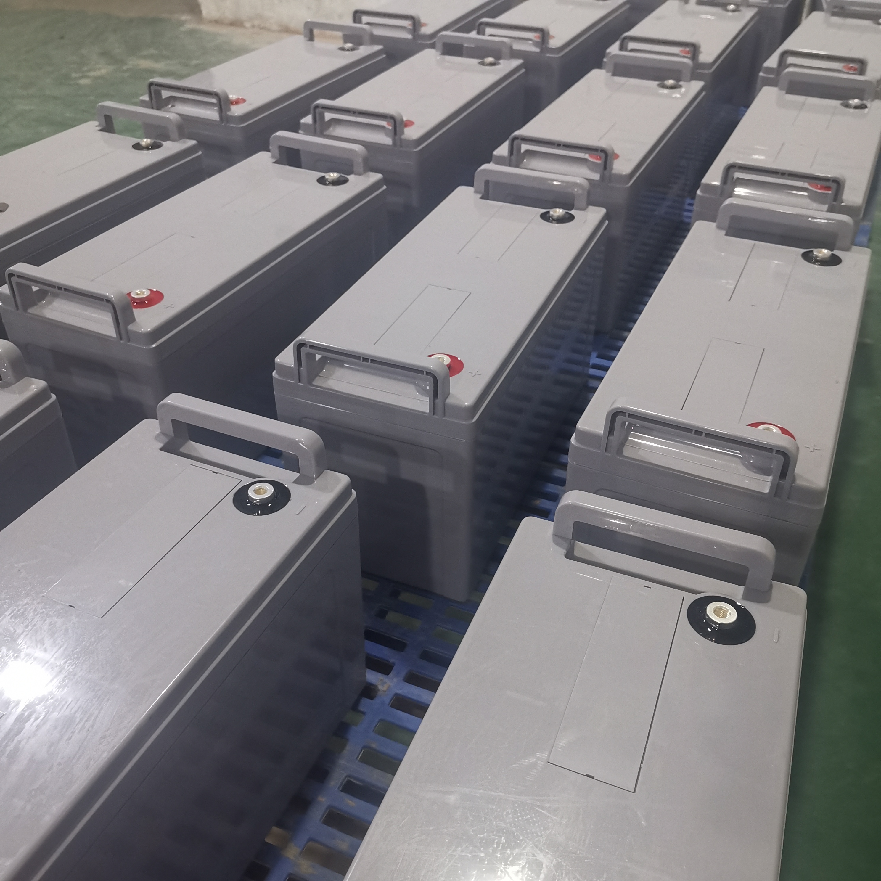 Bateria de gel solar para serviço pesado 12V120AH - fabricante fonte para armazenamento de energia doméstica, resiste a condições climáticas extremas, suporte ODM